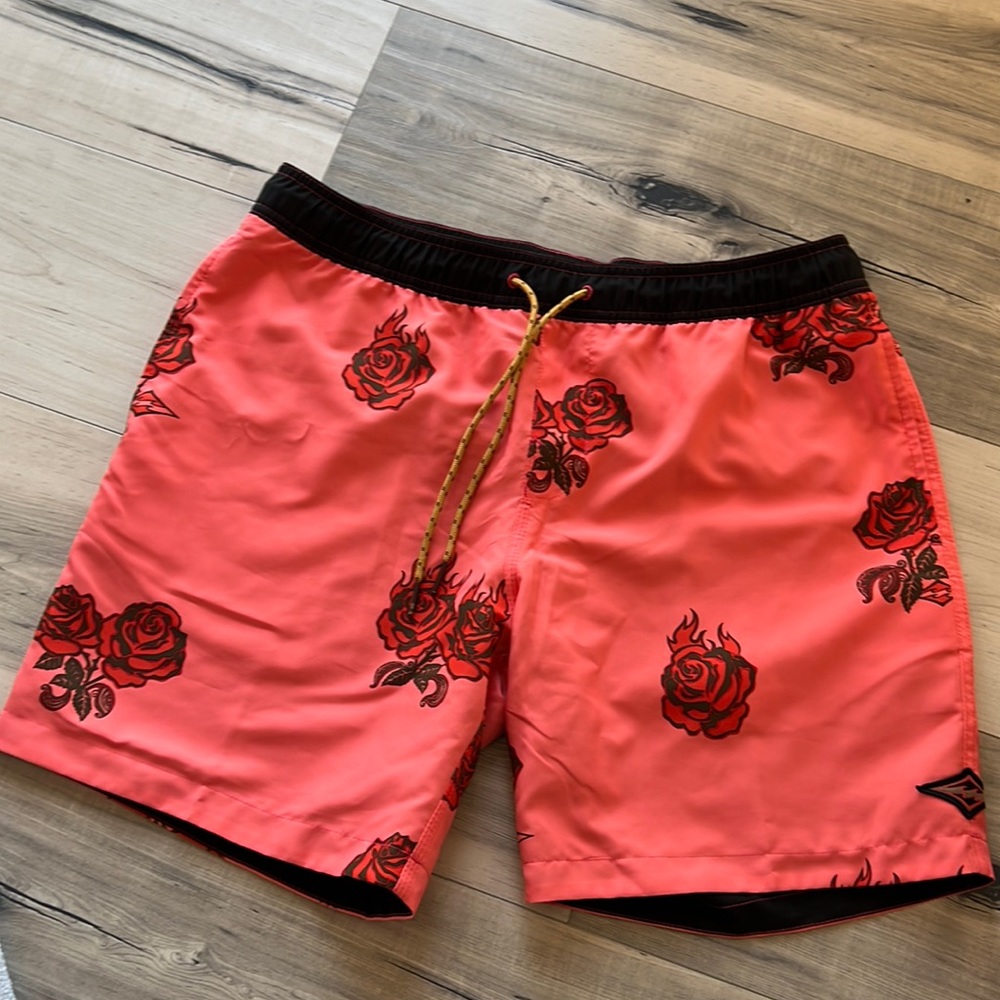 Men’s like new Billabong 31 board shorts